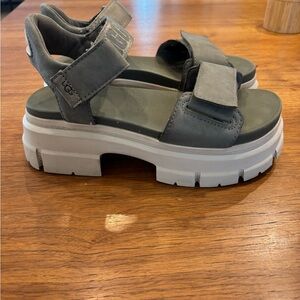 UGG Ashton Platform Sandal Adjustable Straps in Olive